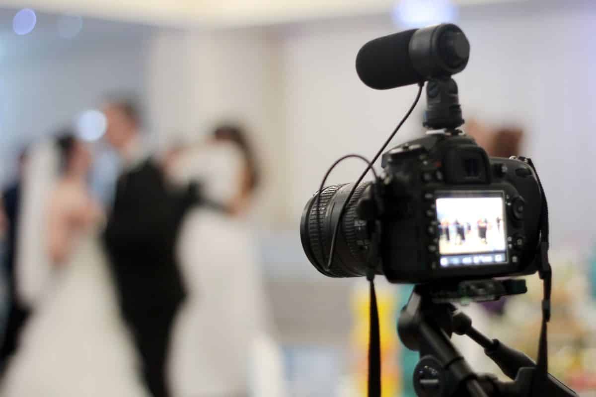 make money as a wedding photographer